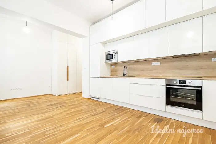 Pronájem bytu 1+kk, Praha - Holešovice, Heřmanova, 32 m2