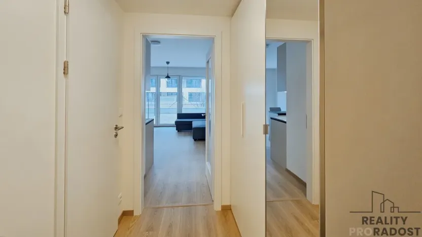 Pronájem bytu 1+kk, Praha - Hloubětín, Poděbradská, 32 m2