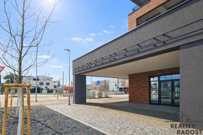 Pronájem bytu 1+kk, Praha - Hloubětín, Poděbradská, 32 m2