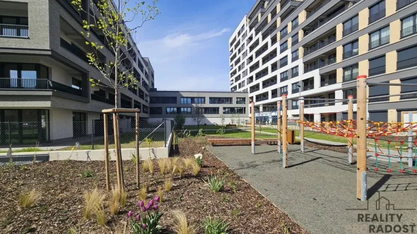 Pronájem bytu 1+kk, Praha - Hloubětín, Poděbradská, 32 m2