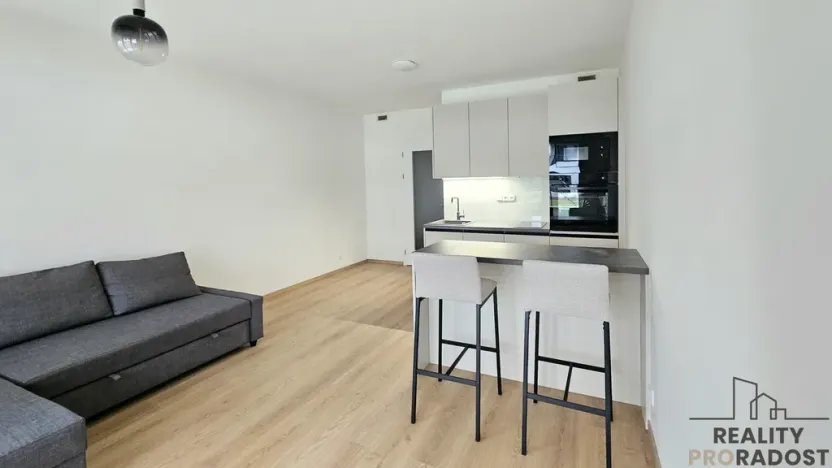 Pronájem bytu 1+kk, Praha - Hloubětín, Poděbradská, 32 m2