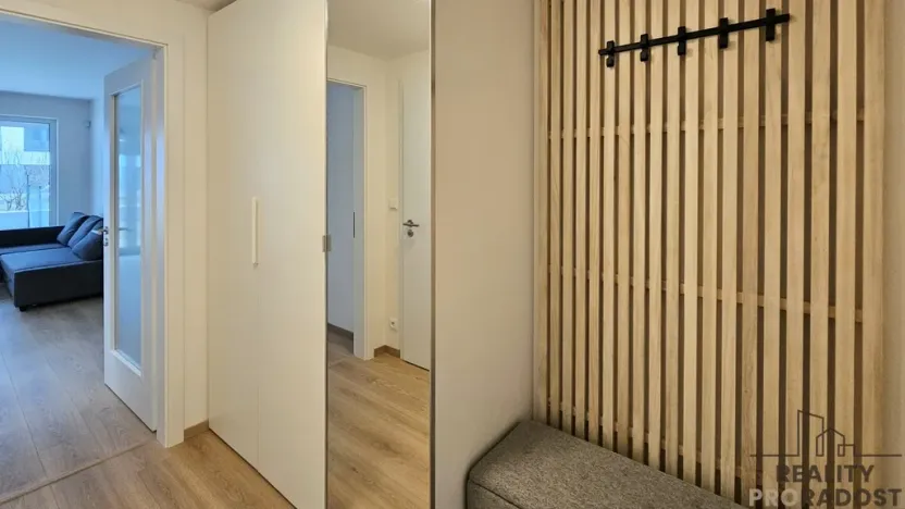 Pronájem bytu 1+kk, Praha - Hloubětín, Poděbradská, 32 m2