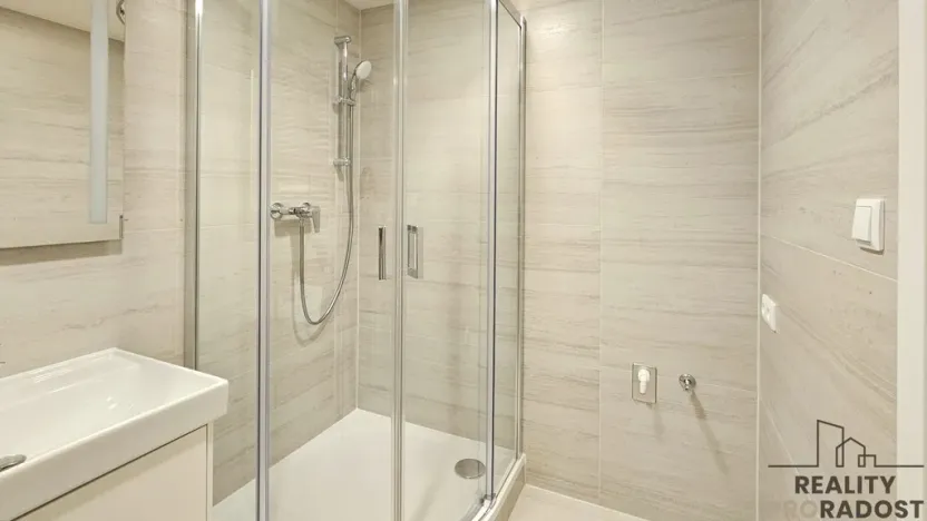 Pronájem bytu 1+kk, Praha - Hloubětín, Poděbradská, 32 m2