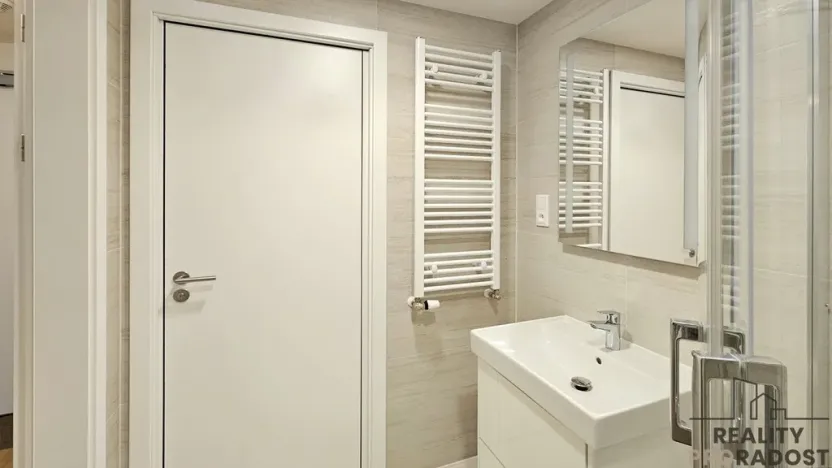 Pronájem bytu 1+kk, Praha - Hloubětín, Poděbradská, 32 m2