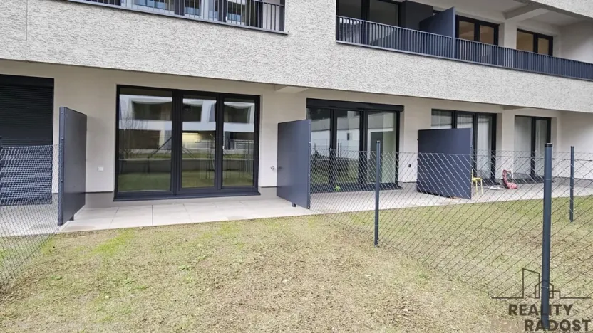 Pronájem bytu 1+kk, Praha - Hloubětín, Poděbradská, 32 m2