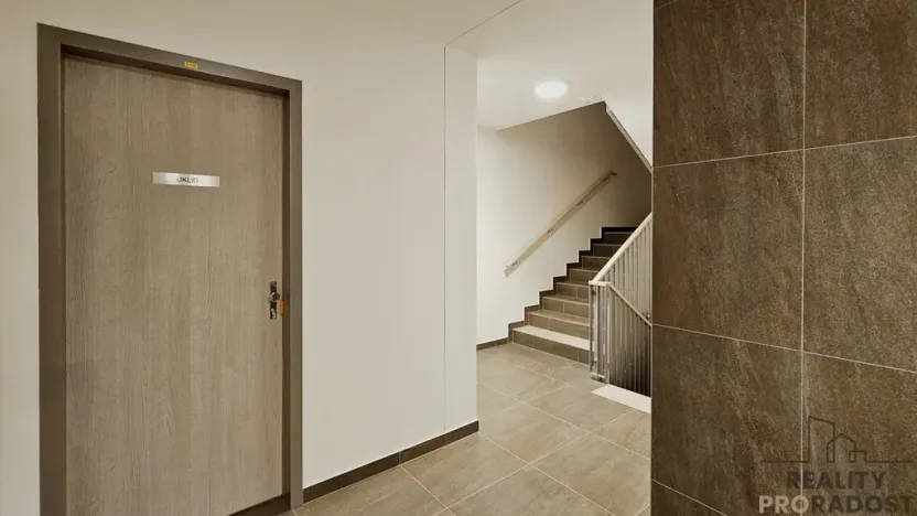 Pronájem bytu 1+kk, Praha - Hloubětín, Poděbradská, 32 m2