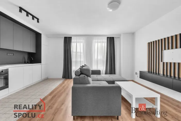 Pronájem bytu 2+kk, Hradec Králové - Kukleny, Pražská třída, 52 m2