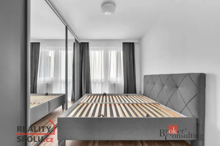 Pronájem bytu 2+kk, Hradec Králové - Kukleny, Pražská třída, 52 m2