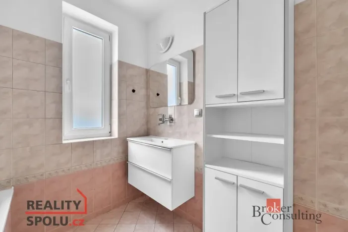 Pronájem bytu 2+kk, Hradec Králové - Kukleny, Pražská třída, 52 m2