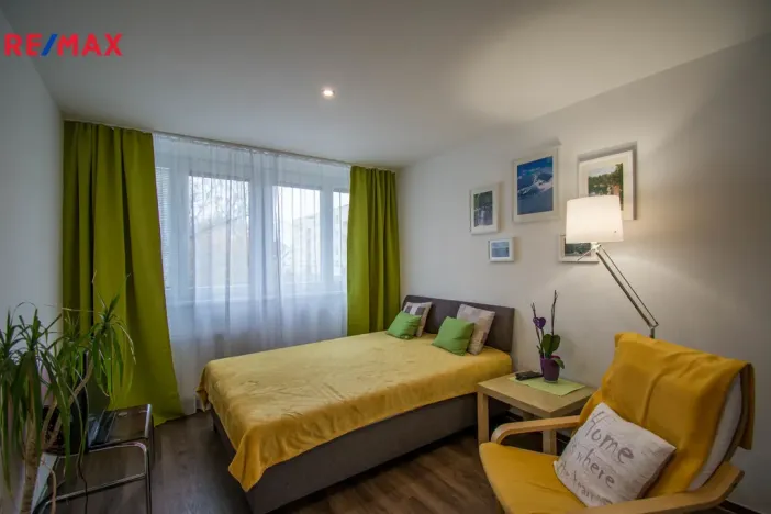 Pronájem bytu 2+1, Hradec Králové - Slezské Předměstí, Myslivečkova, 43 m2