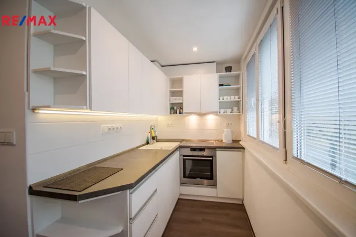 Pronájem bytu 2+1, Hradec Králové - Slezské Předměstí, Myslivečkova, 43 m2