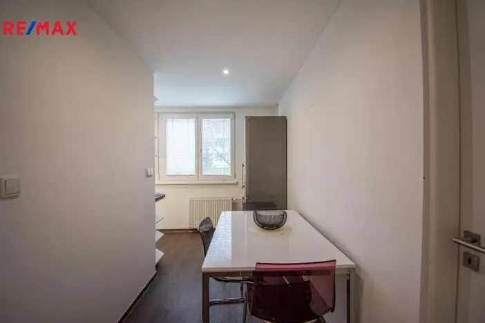 Pronájem bytu 2+1, Hradec Králové - Slezské Předměstí, Myslivečkova, 43 m2