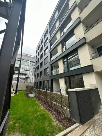 Pronájem bytu 2+kk, Praha - Holešovice, U Pergamenky, 54 m2
