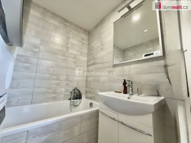 Pronájem bytu 2+1, Ústí nad Labem - Střekov, Tolstého, 64 m2