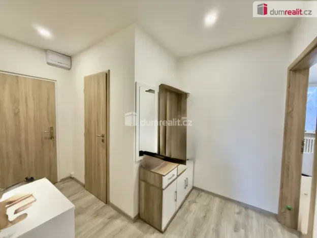 Pronájem bytu 2+1, Ústí nad Labem - Střekov, Tolstého, 64 m2