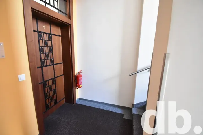 Pronájem kanceláře, Karlovy Vary, Bělehradská, 112 m2