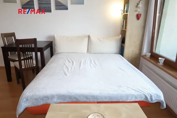 Pronájem bytu 1+kk, Praha - Hloubětín, Nepelova, 30 m2