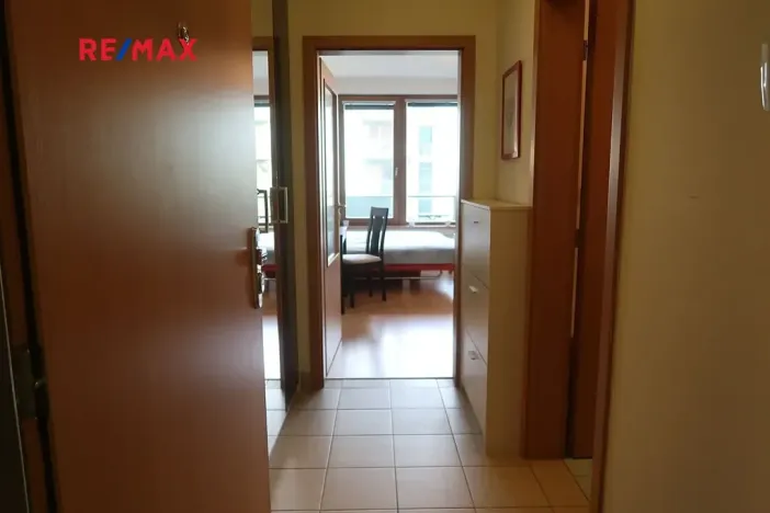 Pronájem bytu 1+kk, Praha - Hloubětín, Nepelova, 30 m2