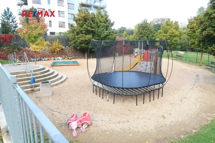 Pronájem bytu 1+kk, Praha - Hloubětín, Nepelova, 30 m2