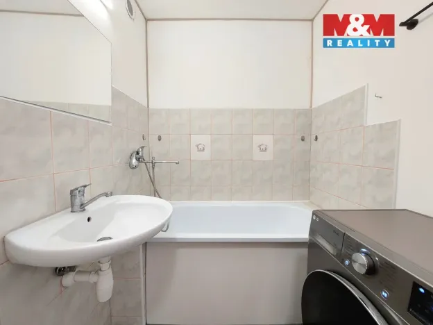 Prodej bytu 1+1, Karlovy Vary, Krymská, 37 m2