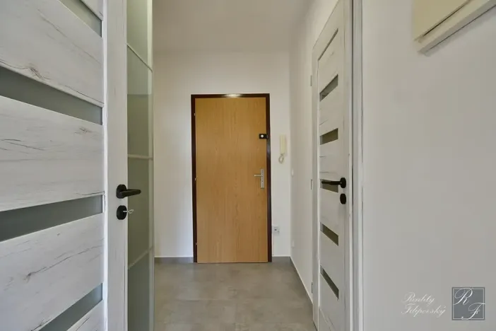 Pronájem bytu 1+kk, Chlumec, Stradovská, 32 m2