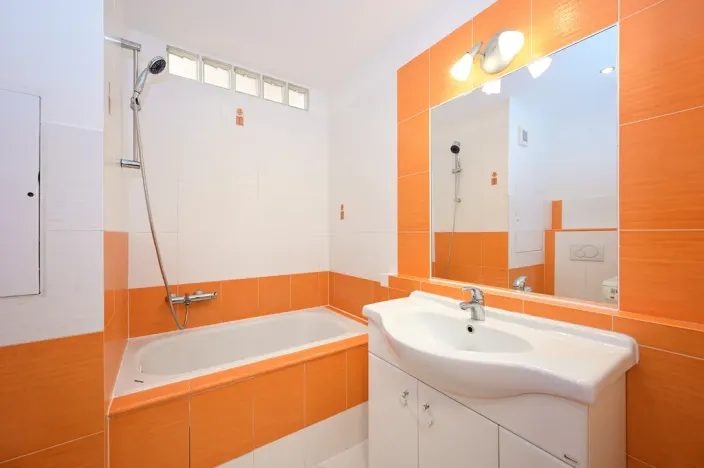 Pronájem bytu 2+kk, Praha - Bohnice, Zelenohorská, 42 m2