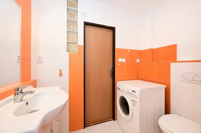 Pronájem bytu 2+kk, Praha - Bohnice, Zelenohorská, 42 m2