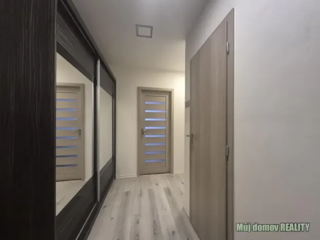 Pronájem bytu 2+kk, Praha - Kobylisy, Frýdlantská, 43 m2