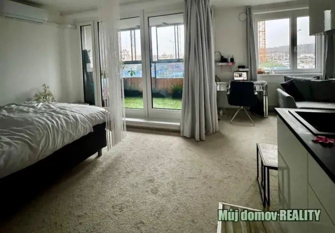 Pronájem bytu 1+kk, Praha - Hloubětín, Poděbradská, 46 m2