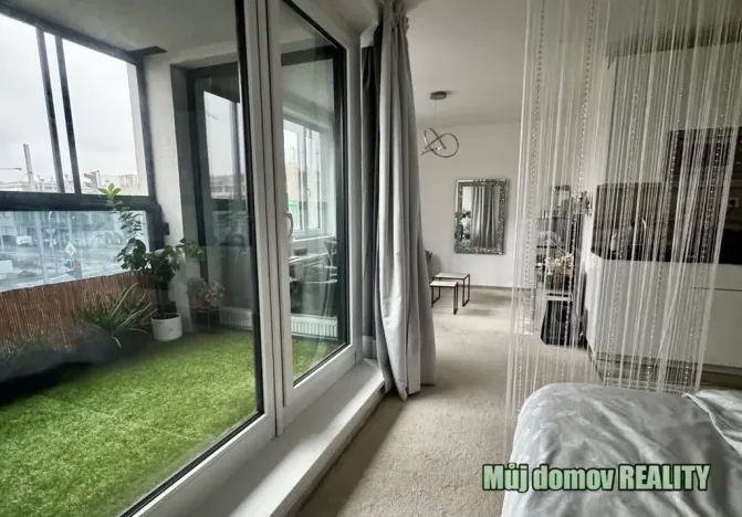 Pronájem bytu 1+kk, Praha - Hloubětín, Poděbradská, 46 m2