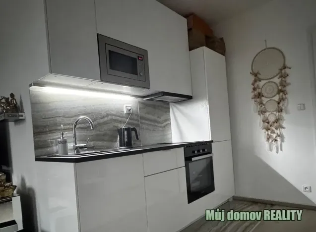 Pronájem bytu 1+kk, Praha - Hloubětín, Poděbradská, 46 m2