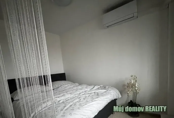 Pronájem bytu 1+kk, Praha - Hloubětín, Poděbradská, 46 m2