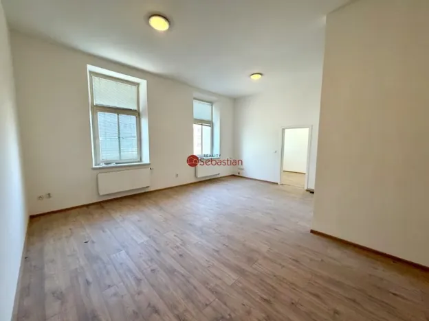 Pronájem kanceláře, Pardubice - Zelené Předměstí, třída Míru, 71 m2