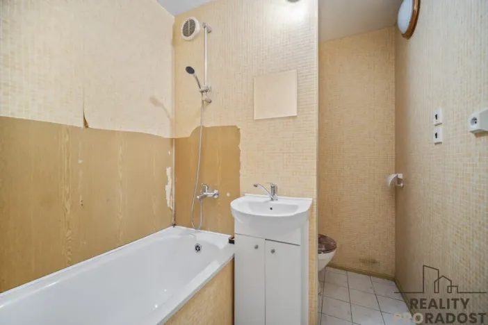 Pronájem bytu 2+kk, Pardubice - Polabiny, Lonkova, 46 m2