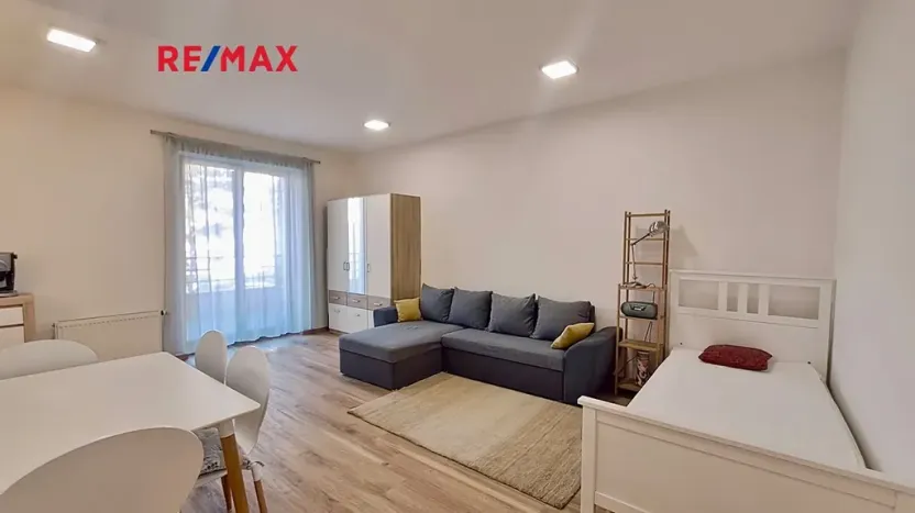 Pronájem bytu 1+kk, Praha - Podolí, Na hřebenech I, 34 m2