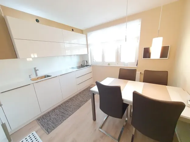 Pronájem bytu 4+1, Praha - Kobylisy, Služská, 128 m2