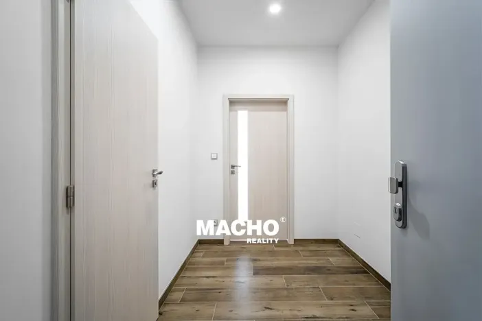 Pronájem bytu 1+kk, Praha - Michle, U plynárny, 31 m2