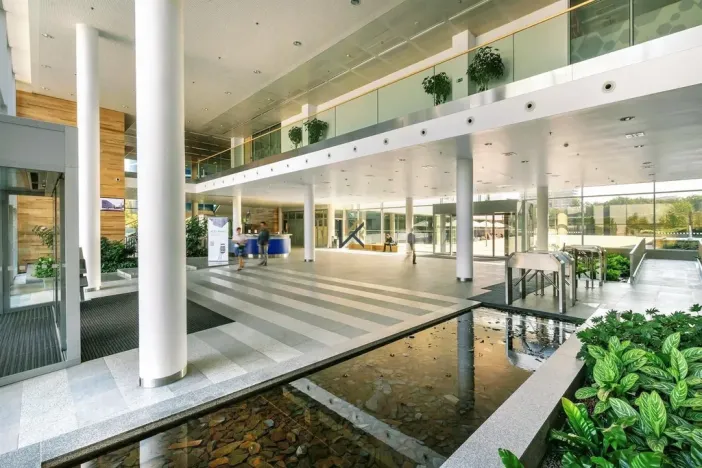 Pronájem kanceláře, Praha - Nusle, Na hřebenech II, 1577 m2