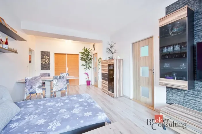 Prodej bytu 4+1, Aš, Skřivánčí, 75 m2