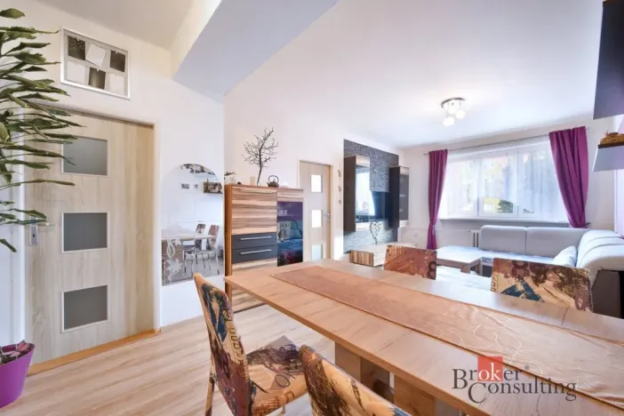 Prodej bytu 4+1, Aš, Skřivánčí, 75 m2