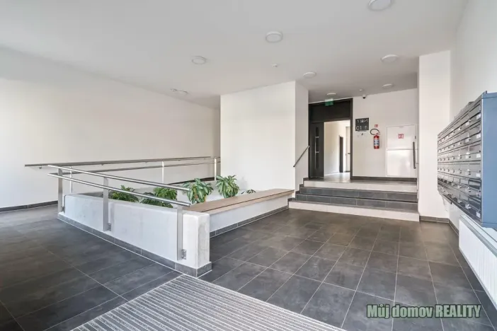 Pronájem bytu 2+kk, Praha - Hloubětín, Laponská, 49 m2