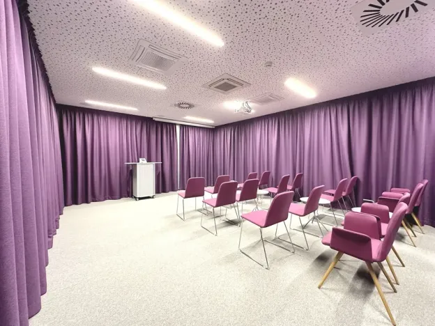 Pronájem bytu 1+kk, Praha - Smíchov, Kobrova, 50 m2