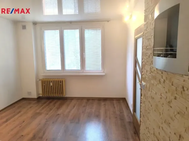 Pronájem bytu 2+1, Karlovy Vary - Drahovice, Gagarinova, 62 m2