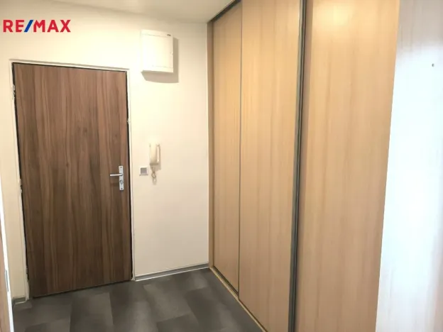 Pronájem bytu 2+1, Karlovy Vary - Drahovice, Gagarinova, 62 m2