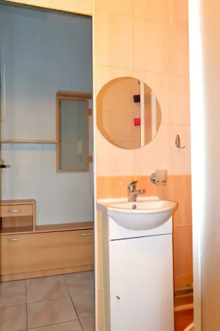 Pronájem bytu 1+1, Karlovy Vary, U Trati, 36 m2