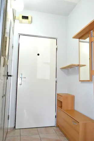 Pronájem bytu 1+1, Karlovy Vary, U Trati, 36 m2