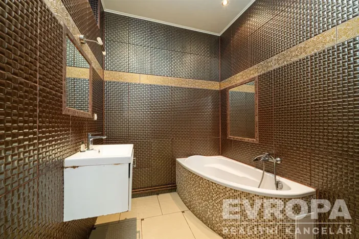 Prodej komerční nemovitosti, Vrchlabí, Pražská, 1523 m2