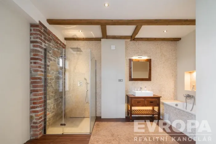 Prodej komerční nemovitosti, Vrchlabí, Pražská, 1523 m2