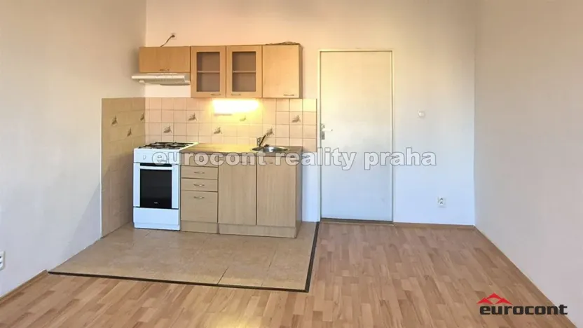 Pronájem bytu 1+kk, Praha - Vršovice, Novgorodská, 30 m2