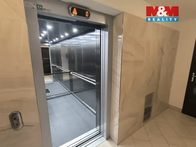 Pronájem bytu 1+kk, Praha - Horní Měcholupy, Mantovská, 31 m2